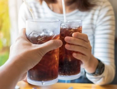 Αυτό συμβαίνει στο στομάχι όταν πίνεις αναψυκτικό